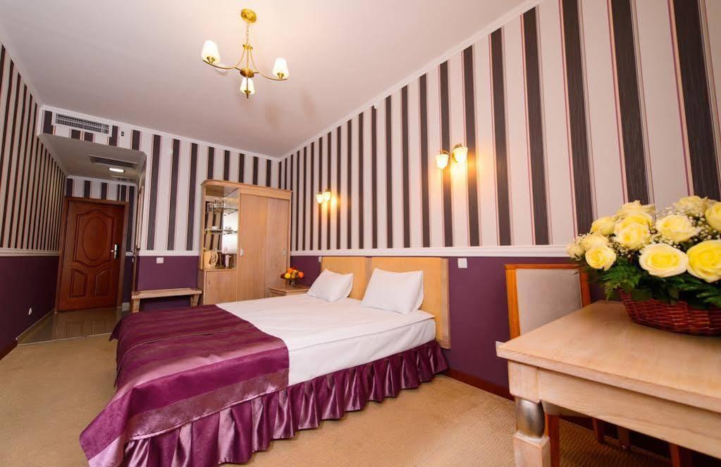O Azamat Hotel อัสตานา ภายนอก รูปภาพ