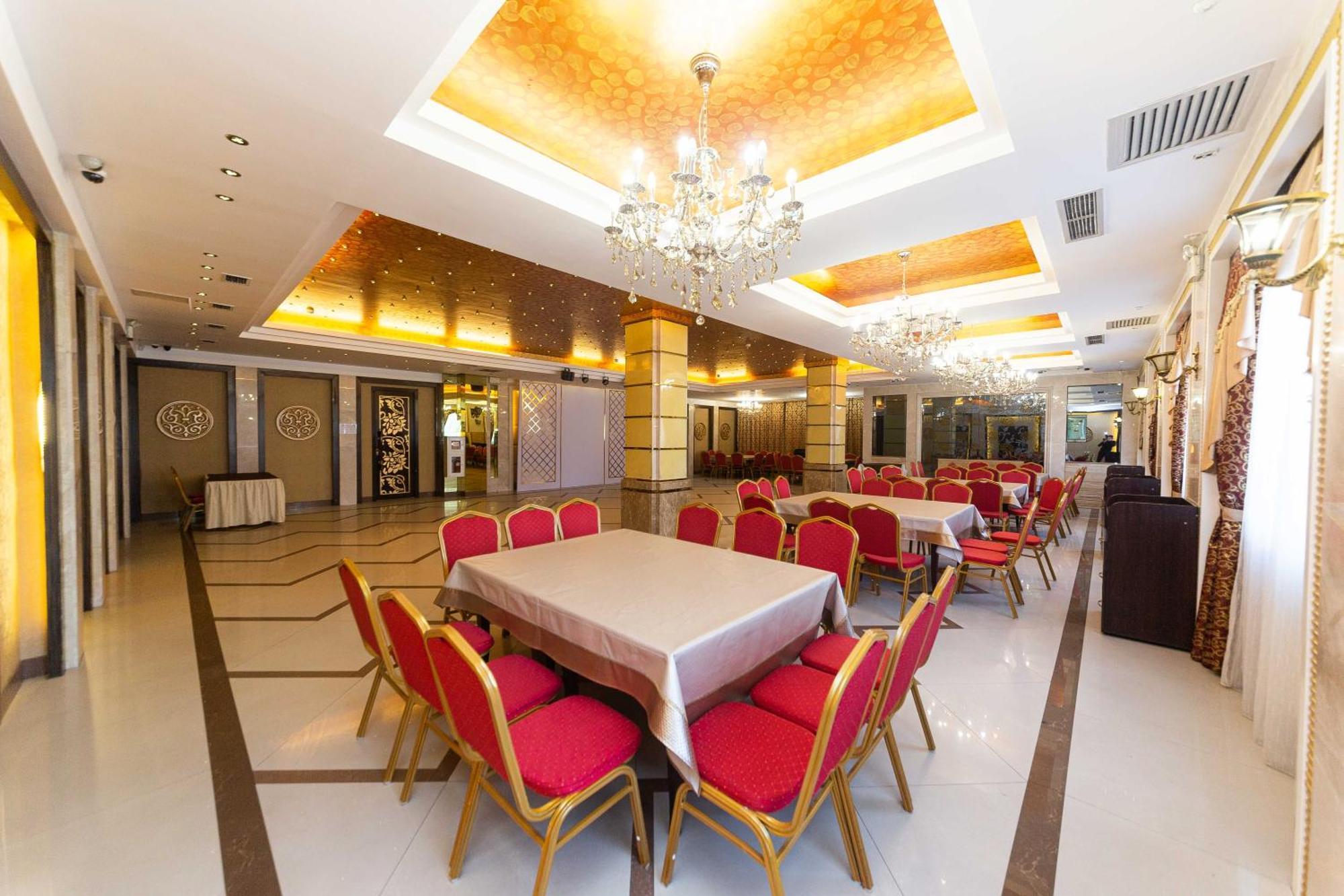 O Azamat Hotel อัสตานา ภายนอก รูปภาพ
