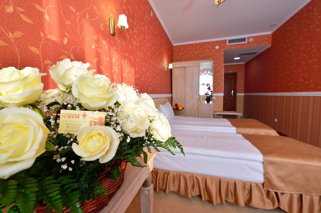 O Azamat Hotel อัสตานา ภายนอก รูปภาพ
