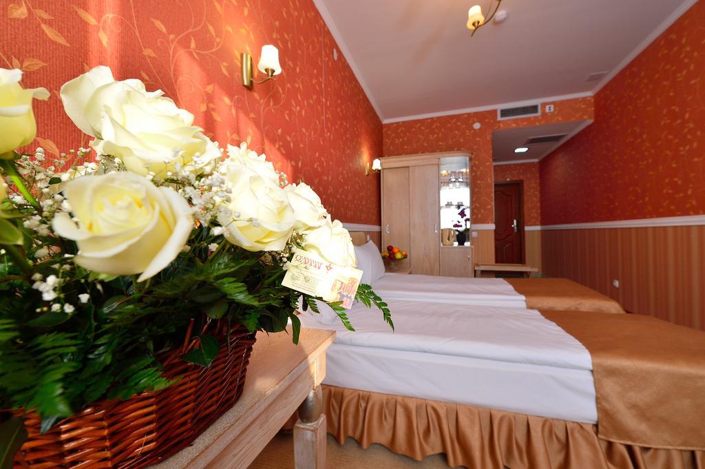 O Azamat Hotel อัสตานา ภายนอก รูปภาพ