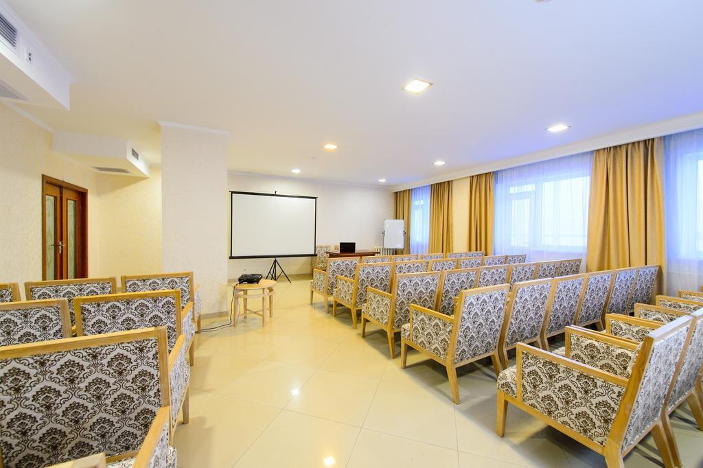 O Azamat Hotel อัสตานา ภายนอก รูปภาพ
