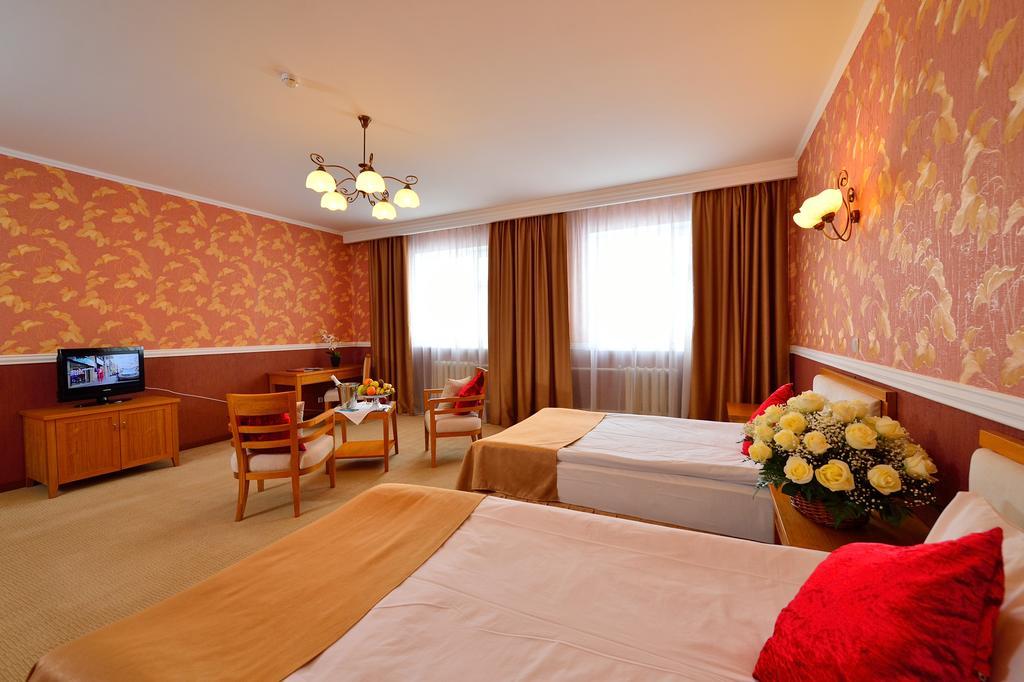 O Azamat Hotel อัสตานา ภายนอก รูปภาพ