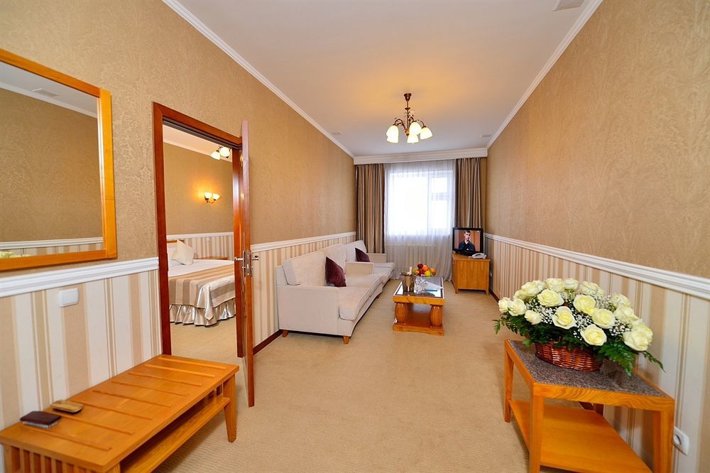 O Azamat Hotel อัสตานา ภายนอก รูปภาพ