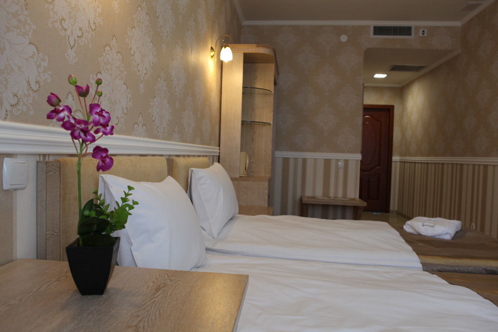 O Azamat Hotel อัสตานา ภายนอก รูปภาพ