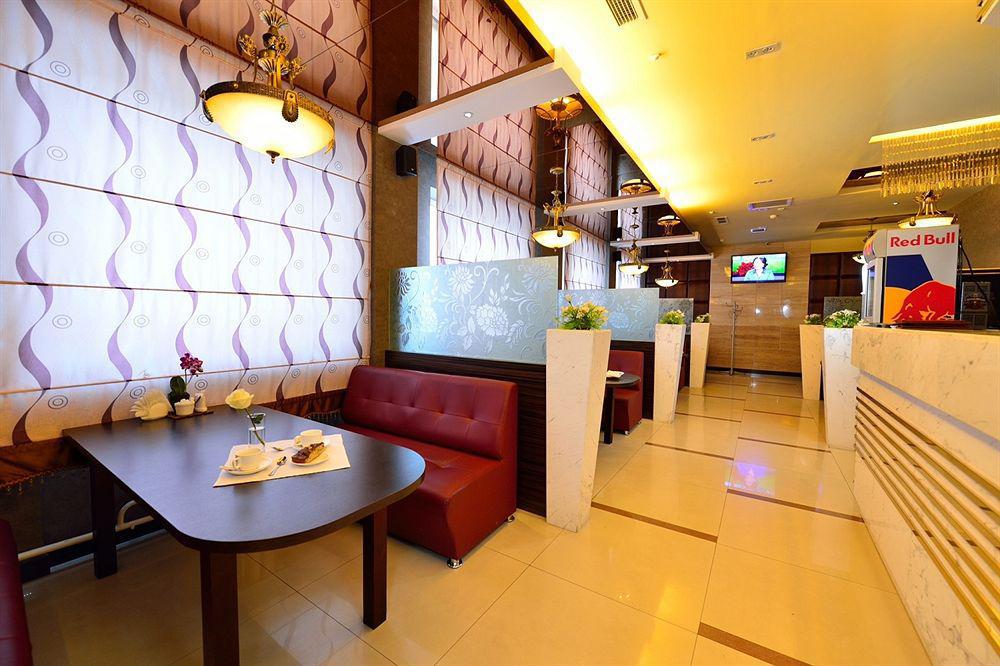 O Azamat Hotel อัสตานา ภายนอก รูปภาพ